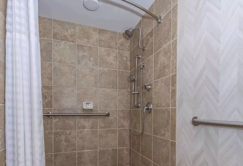 فندق Doubletree By Hilton North Charleston Convention Center