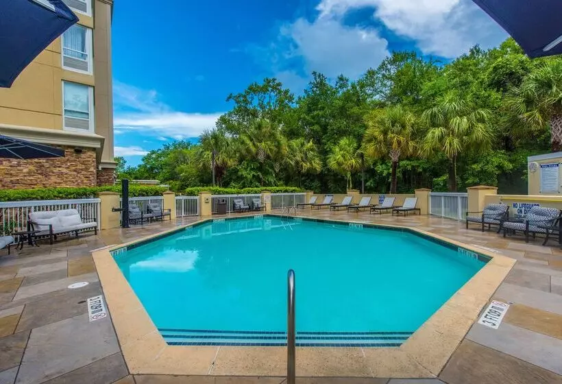 فندق Doubletree By Hilton North Charleston Convention Center
