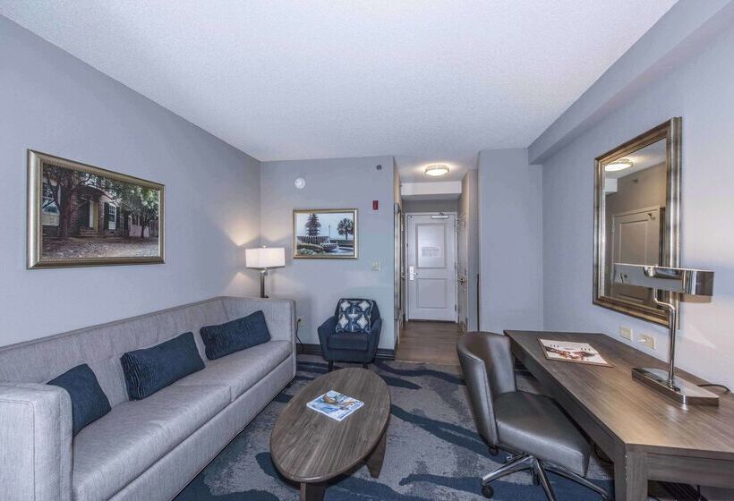 فندق Doubletree By Hilton North Charleston   Convention Center