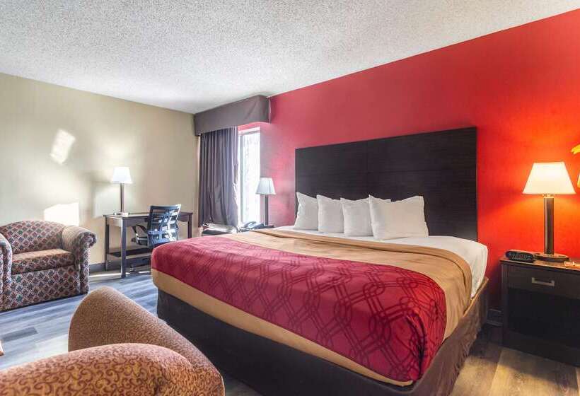 Отель Econo Lodge & Suites Clarksville