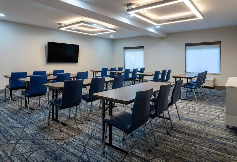 Holiday Inn Express Hotel & Suites Vineland Millville, An Ihg