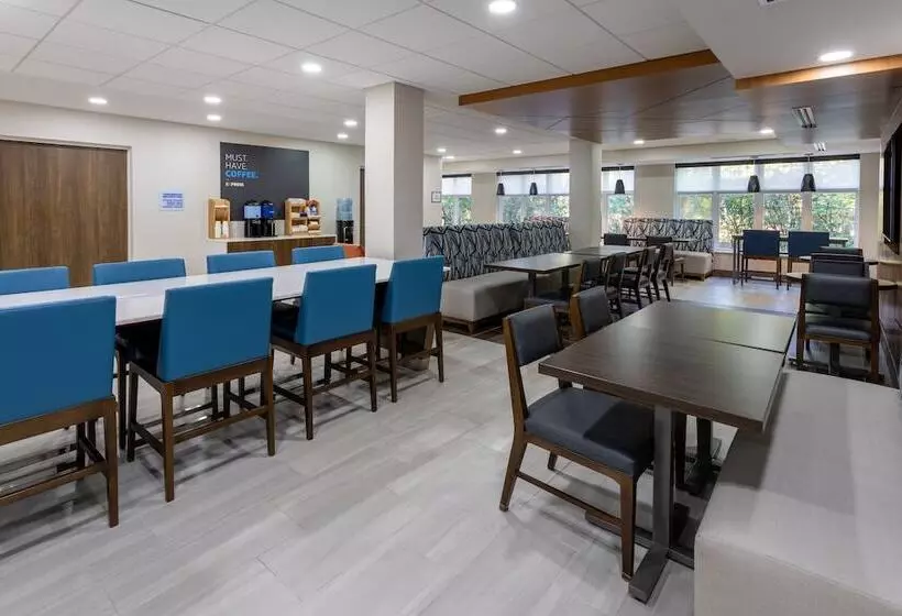 Holiday Inn Express Hotel & Suites Vineland Millville, An Ihg
