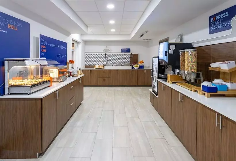 Holiday Inn Express Hotel & Suites Vineland Millville, An Ihg