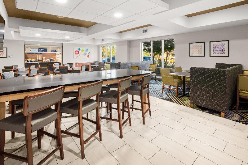 Holiday Inn Express Hotel & Suites Marysville, An Ihg