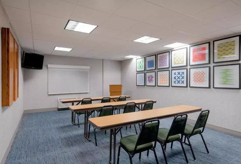 호텔 Holiday Inn Express & Suites Rocky Mount Smith Mountain Lake, An Ihg