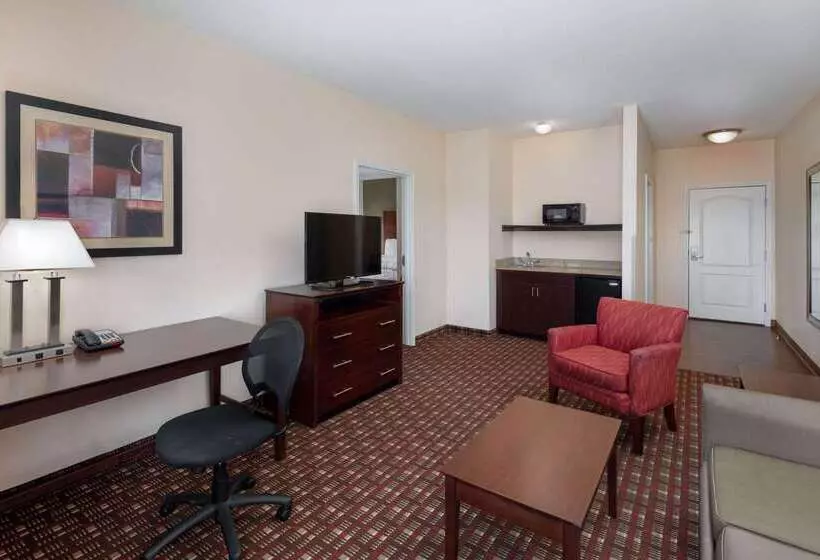 هتل La Quinta By Wyndham Macon West