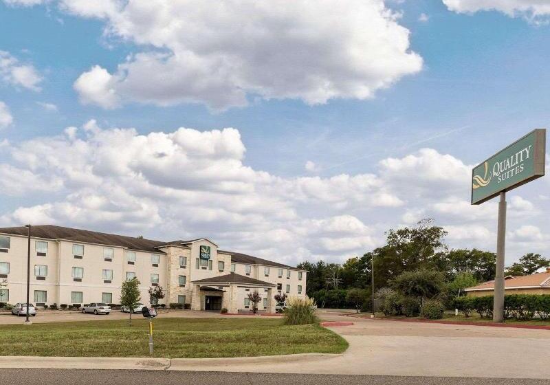 בית מלון כפרי Quality Suites