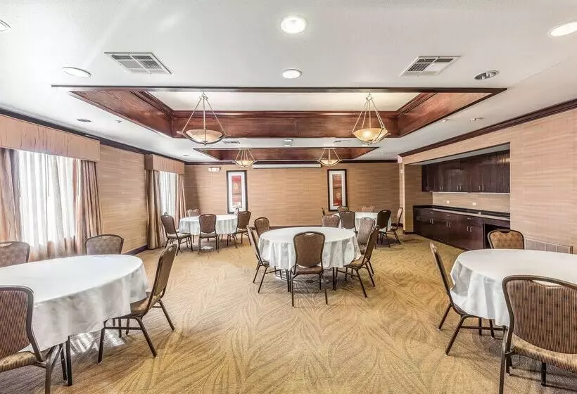 Отель Red Lion Inn & Suites Mineral Wells