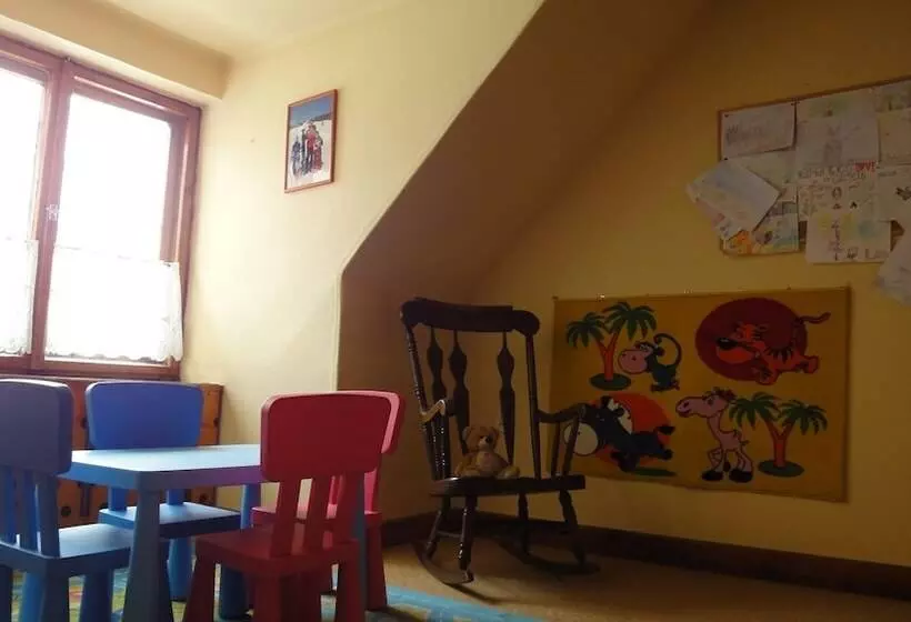 تختخواب و صبحانه Willa Orla