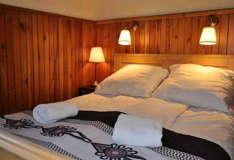 تختخواب و صبحانه Willa Orla