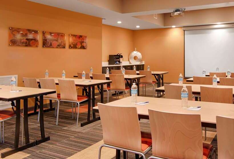 Отель Best Western Auburndale Inn & Suites