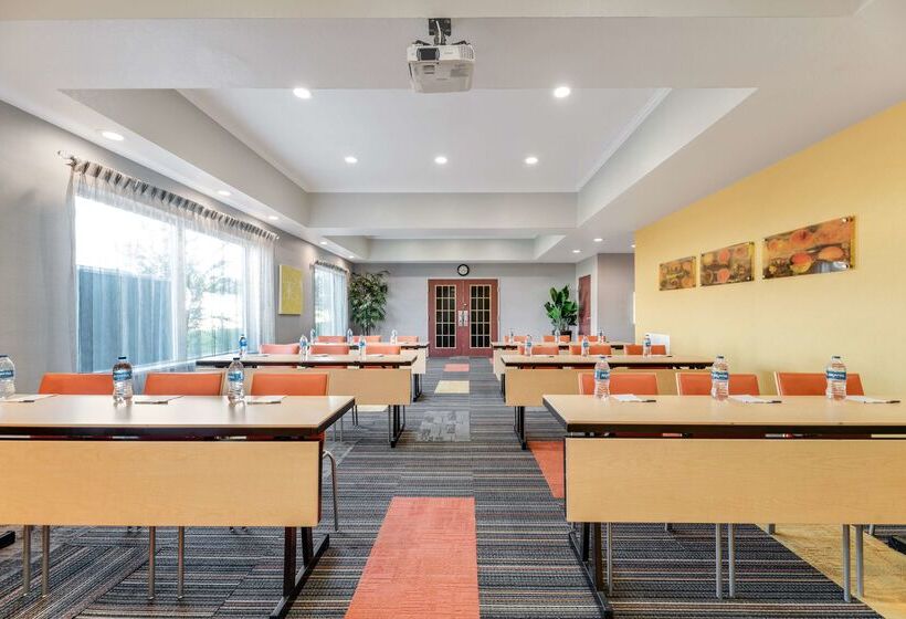 Отель Best Western Auburndale Inn & Suites