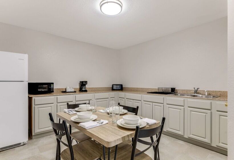 Отель Best Western Auburndale Inn & Suites