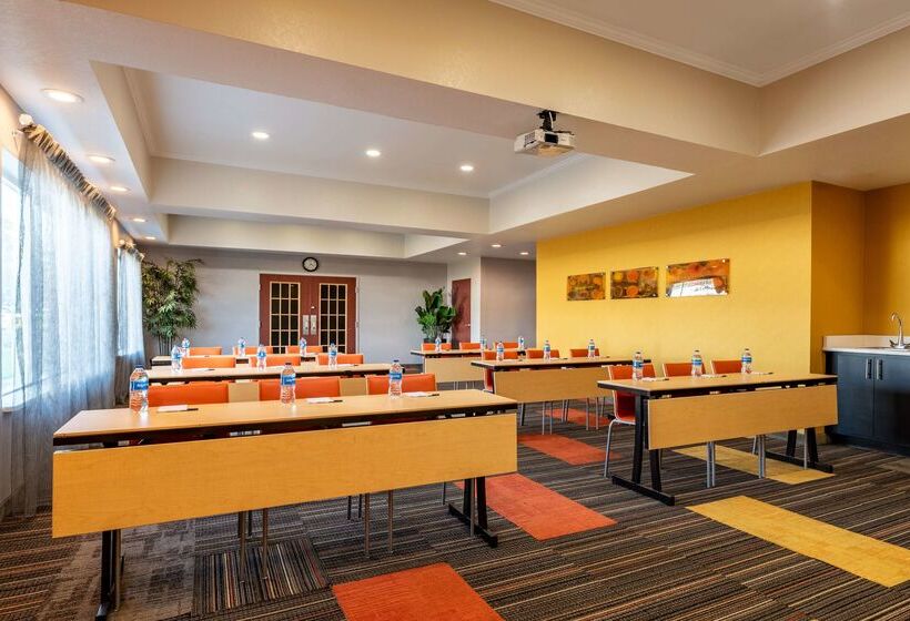 Отель Best Western Auburndale Inn & Suites