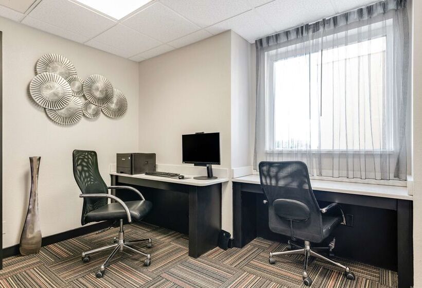 Отель Best Western Auburndale Inn & Suites