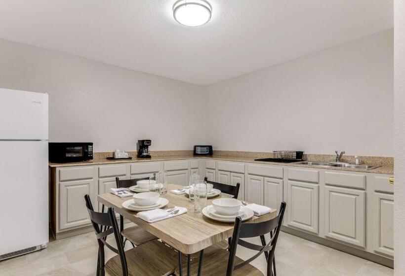 Отель Best Western Auburndale Inn & Suites