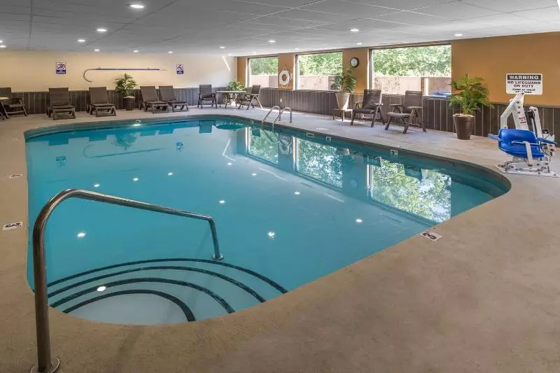 בית מלון כפרי Best Western Logan Inn