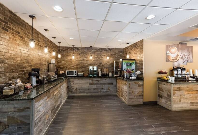 فندق Best Western Logan Inn