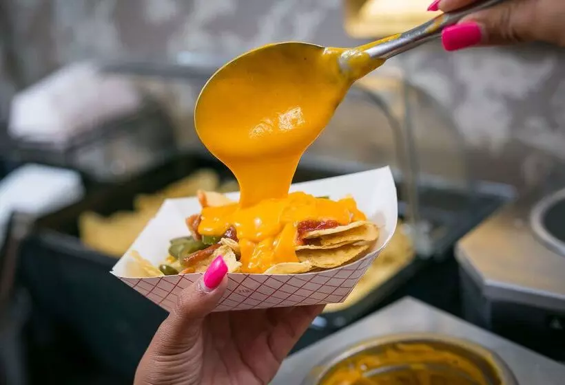 Отель Best Western Plus Richmond Hill Inn