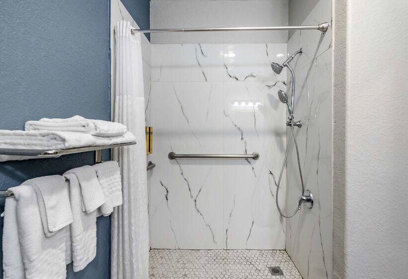 فندق Best Western Plus Victoria Inn & Suites