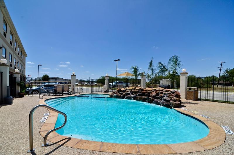 فندق Best Western Plus Victoria Inn & Suites