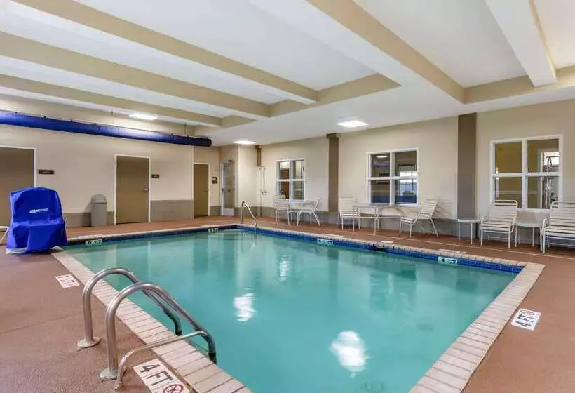 בית מלון כפרי Comfort Inn & Suites