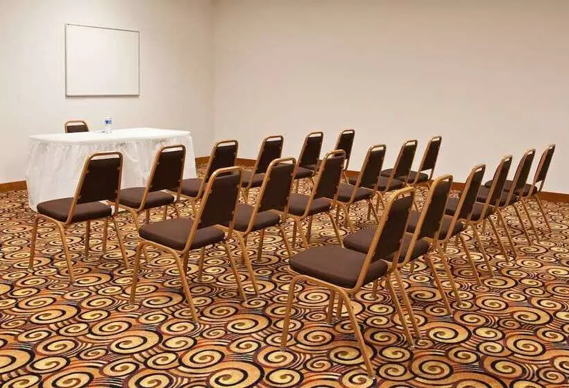 Отель Wingate By Wyndham Newell