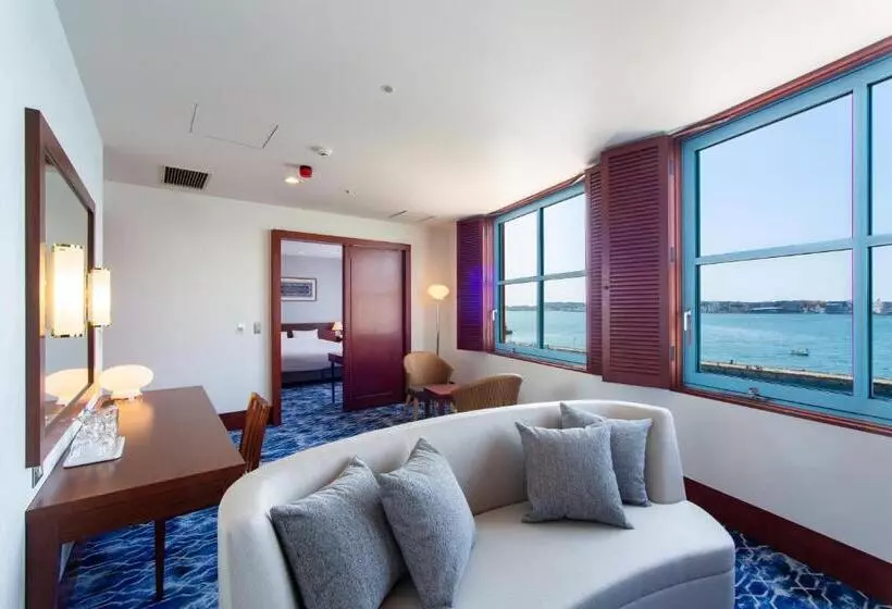 Premier Hotel Mojiko