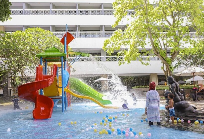 فندق Royal Ambarrukmo Yogyakarta