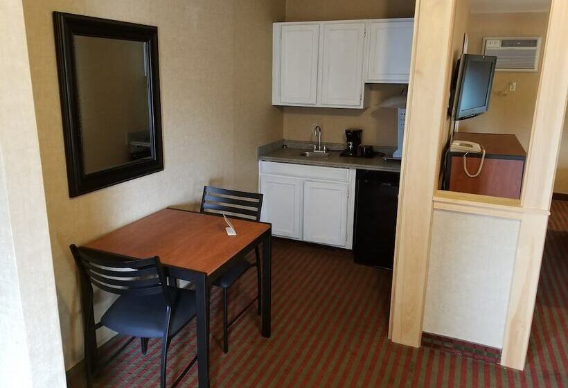 Отель All Seasons Inn & Suites