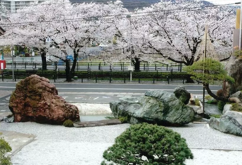 Hotelli Beautiful Japanese Garden Kagetsu