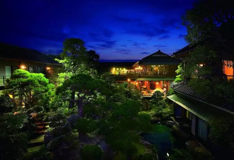 Hotelli Beautiful Japanese Garden Kagetsu