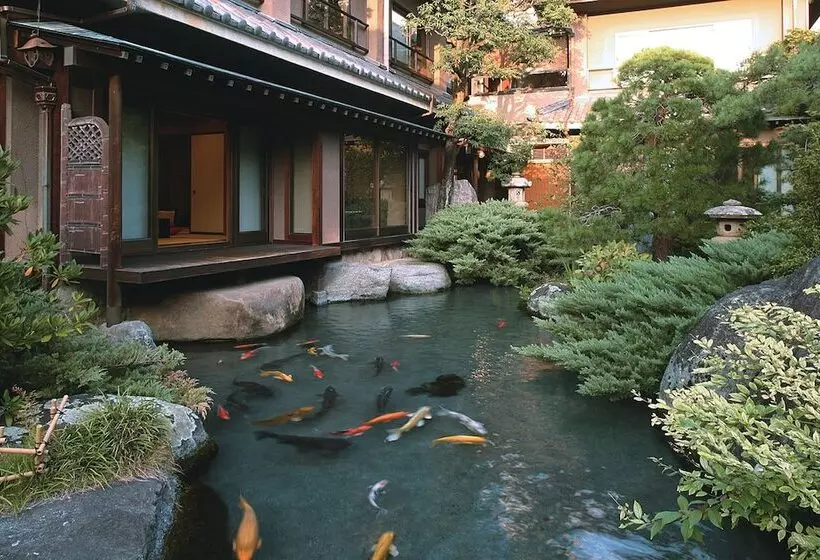 Hotelli Beautiful Japanese Garden Kagetsu