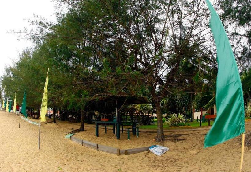 Отель The Qamar Paka