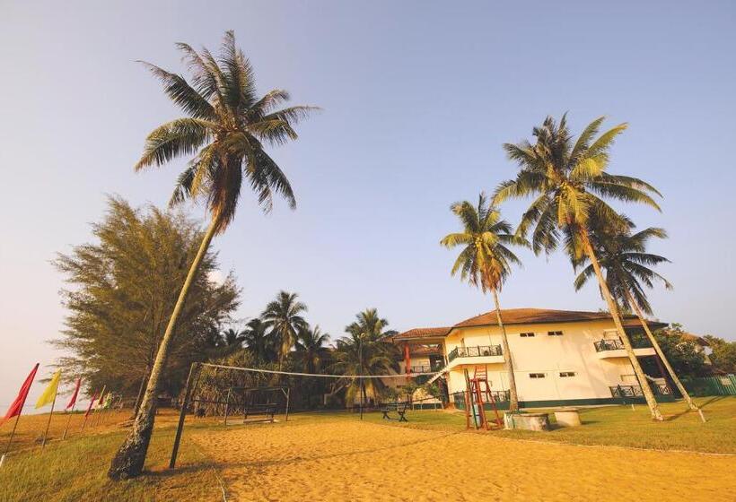 Отель The Qamar Paka