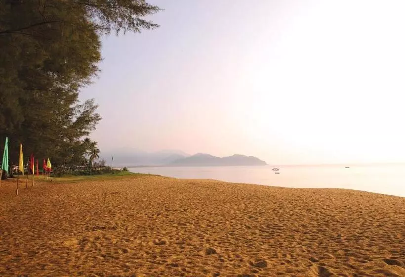 호텔 The Qamar Paka