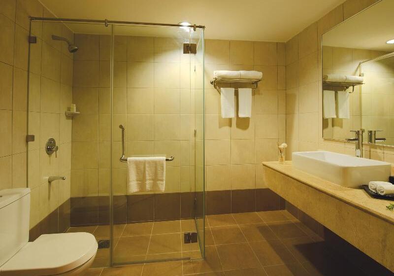 Отель The Qamar Paka