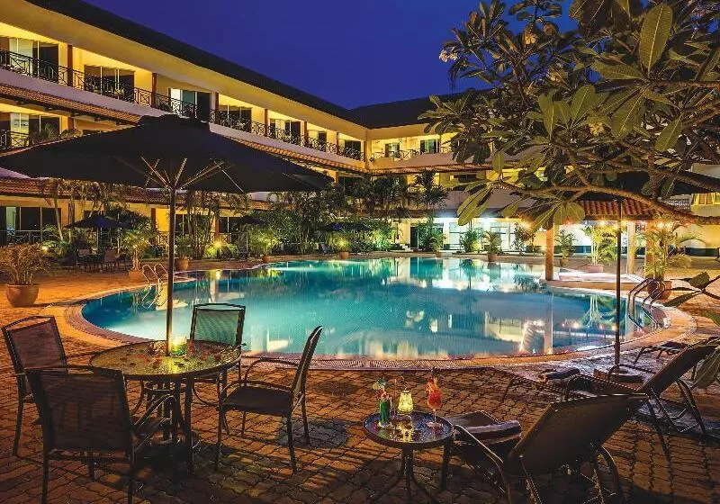 호텔 The Qamar Paka