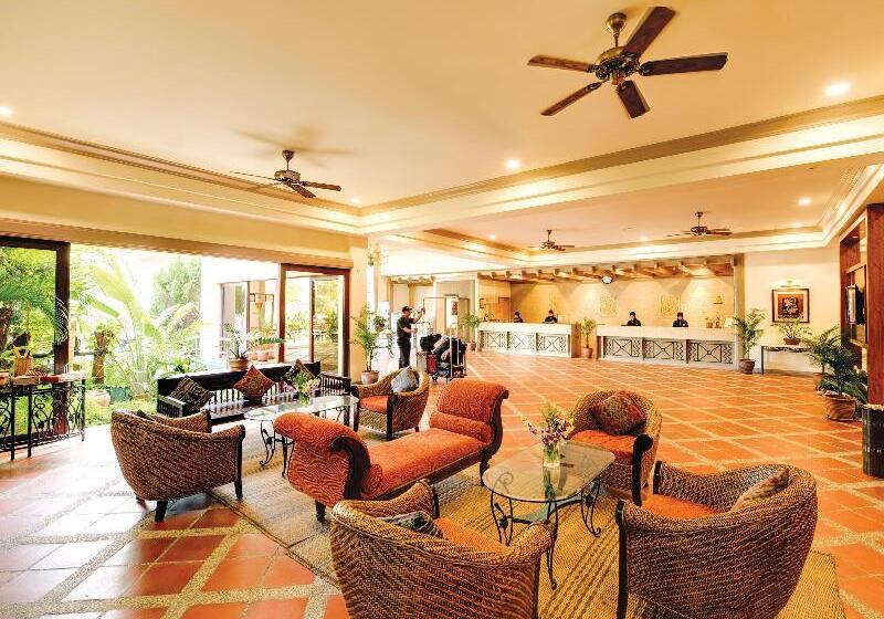 Отель The Qamar Paka