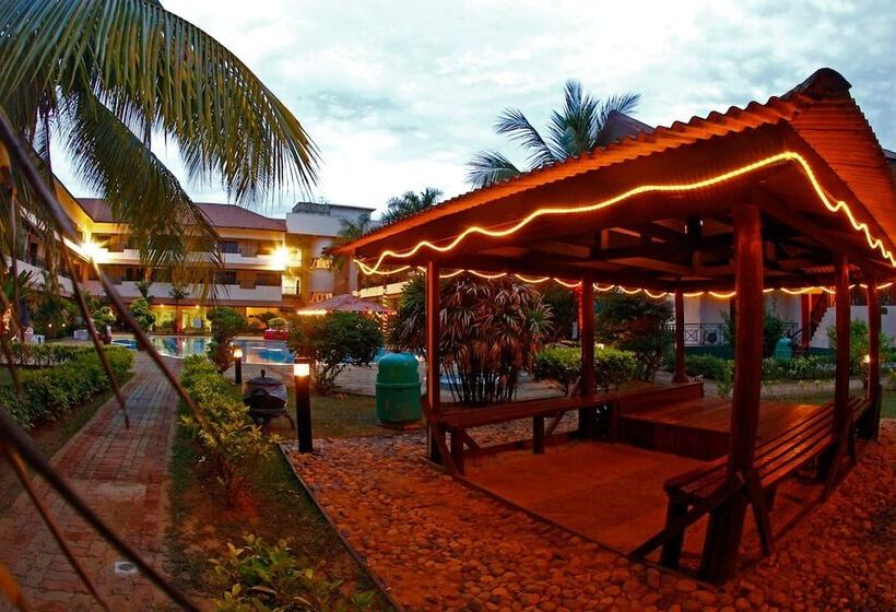 Отель The Qamar Paka