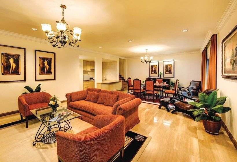 Отель The Qamar Paka