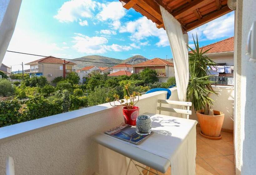 Apartments & Rooms Buble