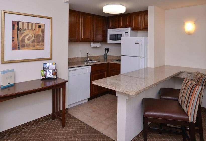 هتل Staybridge Suites Indianapolis Airport, An Ihg