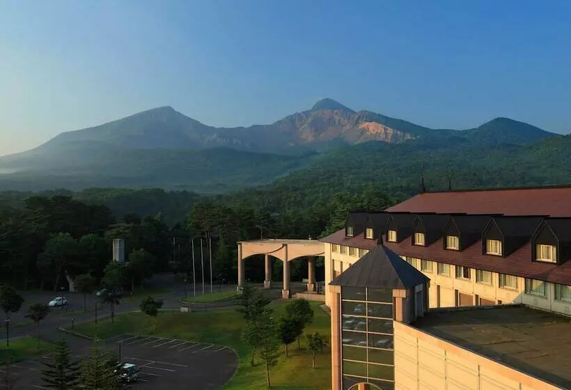 Отель Urabandai Lake Resort Goshiki No Mori