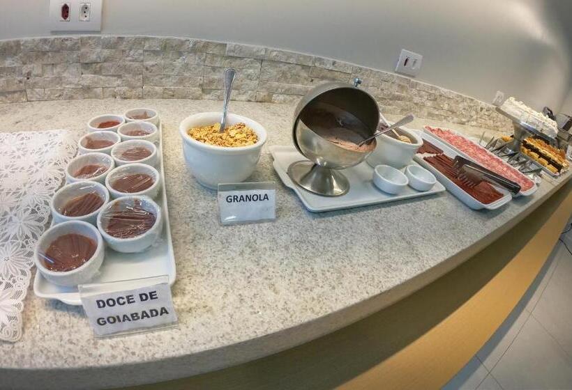 בית מלון כפרי Lito Palace