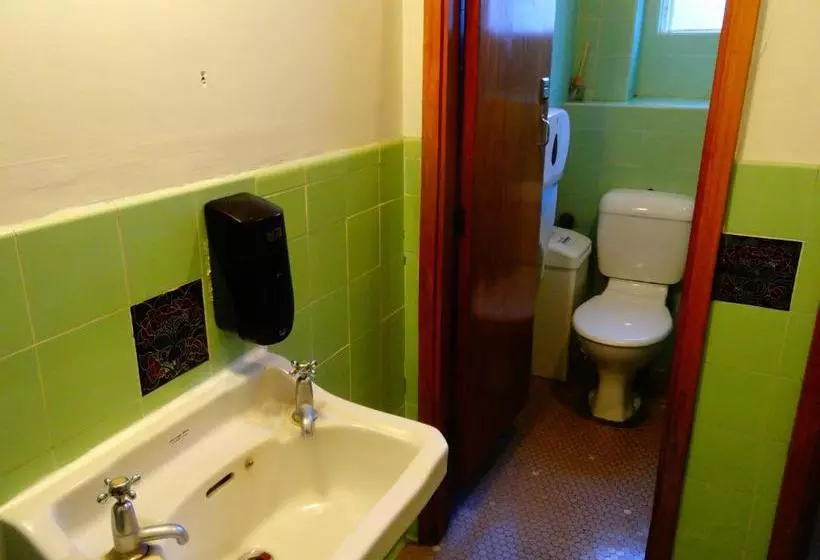 בית מלון כפרי Lodge In The City