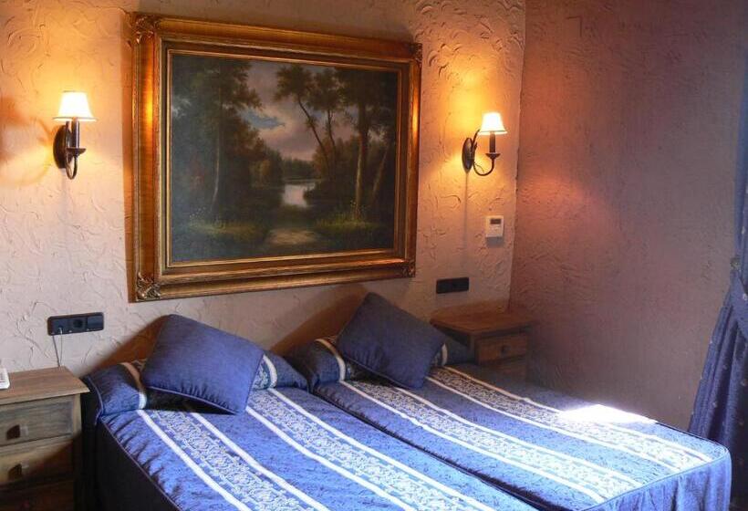 فندق ريفى Caseta Nova