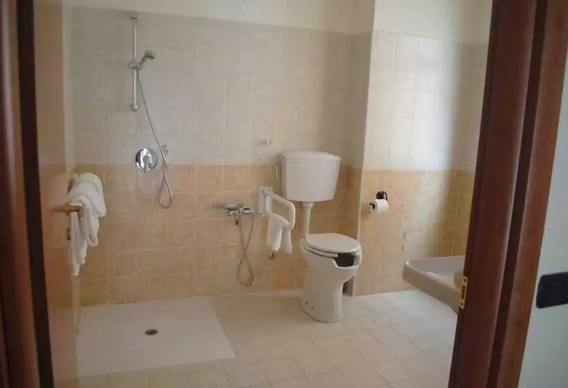 فندق Fiumefreddo