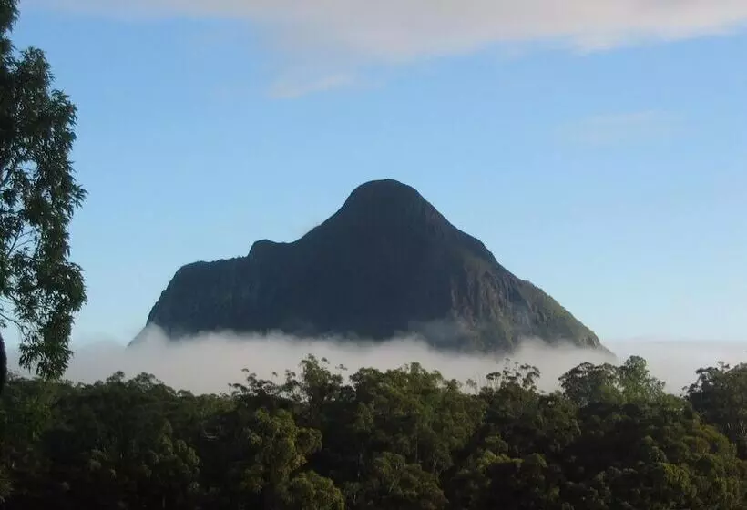 Отель Glass On Glasshouse