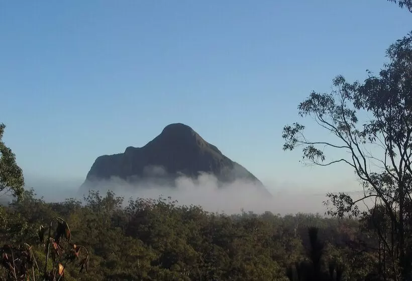 Отель Glass On Glasshouse
